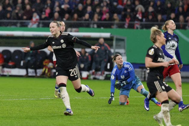 2026.03.11 xfsx Fussball DFB Pokal der Frauen Viertelfinale Hamburger Sportverein - Bayern Muenchen Volksparkstadion v.l. Franziska Kett (FC Bayern Muenchen ,20) macht das Tor zum 2:0 fuer FC Bayern Muenchen (DFL regulations prohibit any use of photographs as image sequences and or quasi-video. Copyright: HMBxMedia FernandoxSoares
