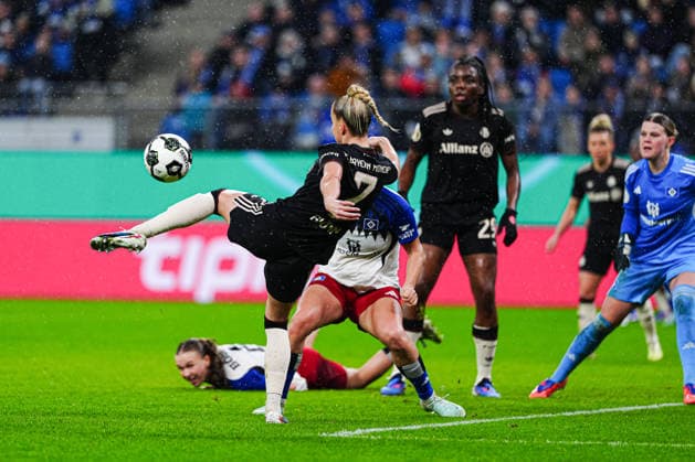Torschuss Torchance Giulia Gwinn (FC Bayern München, 07) GER, Hamburger SV vs. FC Bayern München, Frauen, Fussball, DFB-Pokal, Viertelfinale, Saison 2025 2026, 11.03.2026 GER, Hamburger SV vs. FC Bayern München, Frauen, Fussball, DFB-Pokal, Viertelfinale, Saison 2025 2026, 11.03.2026 Hamburg Copyright: xEibner-Pressefoto MarcelxvonxFehrnx EP_MFN