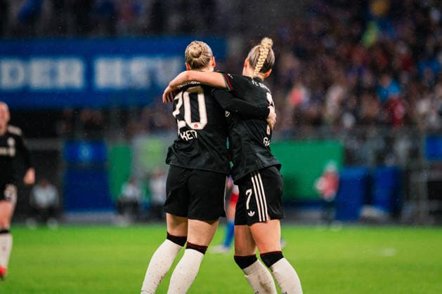 DFB-Pokal Frauen: Hamburger SV vs. FC Bayern München,11.03.2026 TOR, JUBEL zum 0:2 durch Franziska Kett (FC Bayern München, 20) zusammen mit Giulia Gwinn (FC Bayern München, 7); Fußball, DFB-Pokal Frauen, Viertelfinale: Hamburger SV vs. FC Bayern München am 11.03.2026 im Volksparkstadion, Hamburg DFB REGULATIONS PROHIBIT ANY USE OF PHOTOGRAPHS AS IMAGE SEQUENCES AND OR QUASI-VIDEO. Copyright: xBEAUTIFULxSPORTS Tonhäuserx