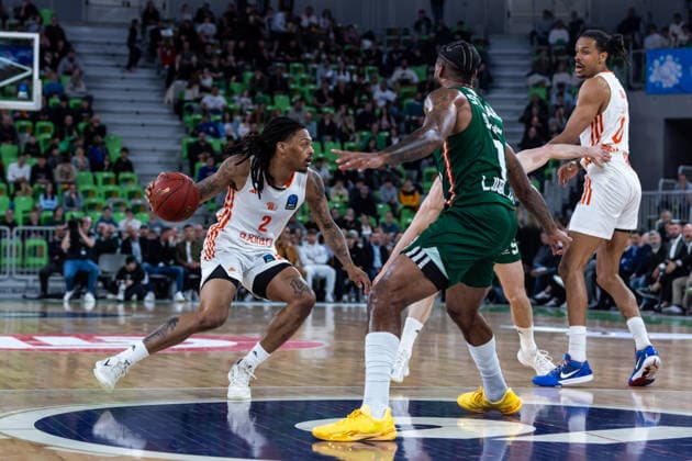 GER, BKT EuroCup, Saison 2025 2026, Achteffinale, Cedevita Olimpija Ljubljana- Niners Chemnitz 11.03.2026, Arena Stozice, Ljubljana, GER, BKT EuroCup, Saison 2025 2026, Achteffinale, Cedevita Olimpija Ljubljana- Niners Chemnitz Nike Sibande (Niners Chemnitz, 2), Umoja Gibson (Cedevita Olimpija Ljubljana 1) Foto Alexander Trienitz Ljubljana Arena Stozice Slowenien