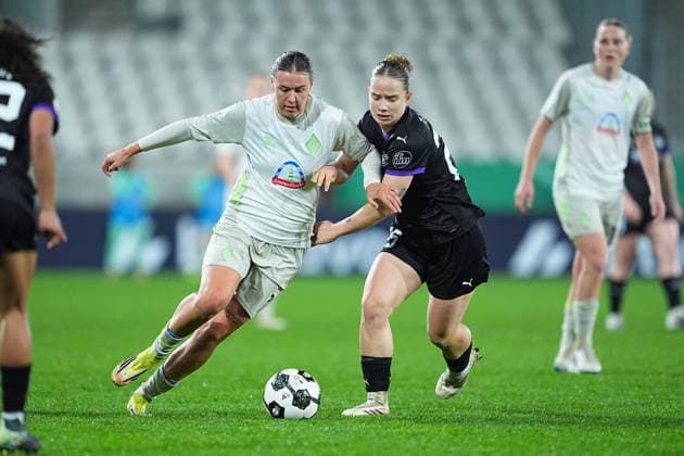 11.03.2025, xydrx, Fußball, DFB-Pokal Viertelfinale Frauen, SGS Essen - SV Werder Bremen, Saison 2025 2026, Stadion an der Hafenstraße: Larissa Muehlhaus (SV Werder Bremen, 7) im Zweikampf gegen Paulina Platner (SGS Essen, 25) DFB regulations prohibit any use of photographs as image sequences and or quasi-video. Copyright: HMBxMedia YannisxDreimann