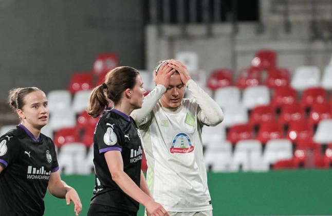 Deutschland: DFB-Pokal Frauen 2025 2026, SGS Essen vs SV Werder Bremen, Mittwoch 11.03.2026 Stadion an der Hafenstraße (Nordrhein-Westfalen, Deutschland) Larissa Muehlhaus (SV Werder Bremen, 7) Frust Copyright: xMerlexKölkingx