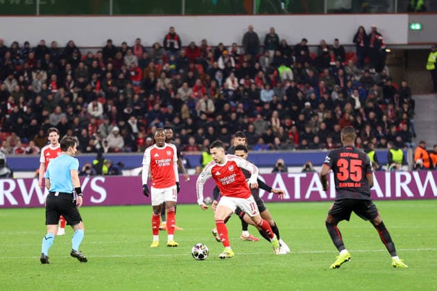Zweikampf zwischen Gabriel Martinelli (Arsenal London) und Jarell Quansah (Bayer Leverkusen) GER, Bayer Leverkusen gegen Arsenal London, Fussball, Champions League, Achtelfinale, Spielzeit 2025 2026, 11.03.2026 DFL REGULATIONS PROHIBIT ANY USE OF PHOTOGRAPHS AS IMAGE SEQUENCES AND OR QUASI-VIDEO GER, Bayer Leverkusen gegen Arsenal London, Fussball, Champions League, Achtelfinale, Spielzeit 2025 2026, 11.03.2026 Leverkusen Copyright: xEibner-Pressefoto FrankxZeisingx EP_FZG