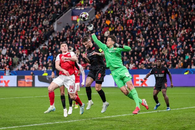 11.03.2026, Fussball, Achtelfinale der UEFA Champions League, Bayer 04 Leverkusen - Arsenal London, v. l. Viktor Gyökeres (Arsenal London), Robert Andrich (Bayer 04 Leverkusen), Torwart Janis Blaswich (Bayer 04 Leverkusen). Leverkusen BayArena NRW Deutschland xRHR-FOTO DEx Copyright: DennisxEwert RHR-FOTOx RHR-FOTO DE
