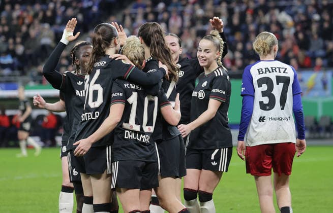 0-3 Jubel durch Natalia Padilla-Bidas (FC Bayern Muenchen) Fussball, Saison 2025 2026, Frauen, DFB Pokal, Viertelfinale, Volksparkstadion Hamburg, Hamburger SV gegen FC Bayern Muenchen DFL REGULATIONS PROHIBIT ANY USE OF PHOTOGRAPHS AS IMAGE SEQUENCES AND OR QUASI-VIDEO.