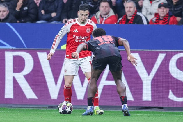 Fußball Champions League Achtelfinale Bayer 04 Leverkusen - FC Arsenal am 11.03.2026 in der BayArena in Leverkusen Gabriel Martinelli ( Arsenal ), links - Ernest Poku ( Leverkusen ), rechts