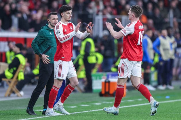 Fußball Champions League Achtelfinale Bayer 04 Leverkusen - FC Arsenal am 11.03.2026 in der BayArena in Leverkusen Kai Havertz ( Arsenal ), links - wird für Viktor Gyökeres ( Arsenal ), rechts - eingewechselt