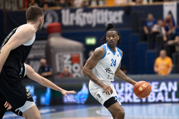 Kresimir Nikic (MBC. 9), Lamb Autrey (BKO, 24), Syntainics MBC vs. BK Olomoucko, European North Basketball League, Achtelfinale, 2025 26, Deutschland, Tschechien, 11.03.2026. Weissenfels Stadthalle Sachsen-Anhalt Deutschland