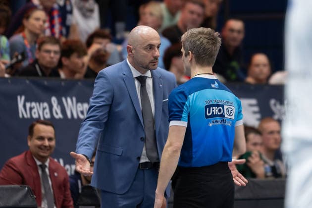 Milenko Bogicevic (MBC, Head Coach), Schiedsrichter, Syntainics MBC vs. BK Olomoucko, European North Basketball League, Achtelfinale, 2025 26, Deutschland, Tschechien, 11.03.2026. Weissenfels Stadthalle Sachsen-Anhalt Deutschland