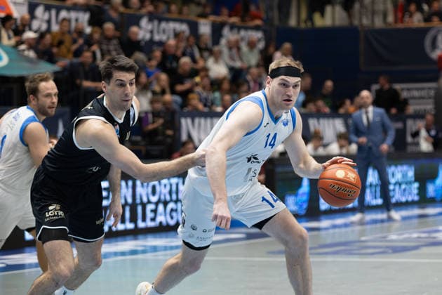 Jure Planinic (MBC, 44), Kyler Filewich (BKO, 14), Syntainics MBC vs. BK Olomoucko, European North Basketball League, Achtelfinale, 2025 26, Deutschland, Tschechien, 11.03.2026. Weissenfels Stadthalle Sachsen-Anhalt Deutschland