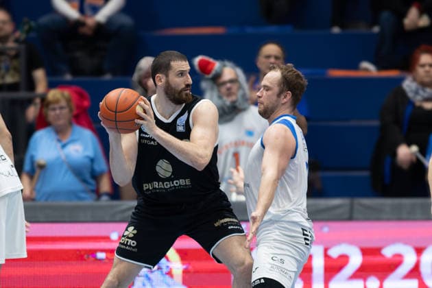 Nemanja Djurisic (MBC, 42), Ondrej Siska (BKO, 9), Syntainics MBC vs. BK Olomoucko, European North Basketball League, Achtelfinale, 2025 26, Deutschland, Tschechien, 11.03.2026. Weissenfels Stadthalle Sachsen-Anhalt Deutschland