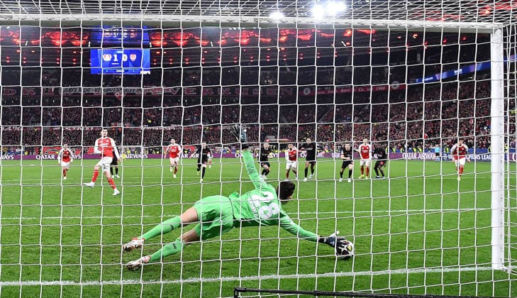 11.03.2026, xhbx, Fussball UEFA Champions League, Bayer 04 Leverkusen - FC Arsenal London v.l. Goal scored, Tor zum 1:1 Kai Havertz (Arsenal London FC), Janis Blaswich (Bayer Leverkusen) (DFL DFB REGULATIONS PROHIBIT ANY USE OF PHOTOGRAPHS as IMAGE SEQUENCES and or QUASI-VIDEO) Leverkusen