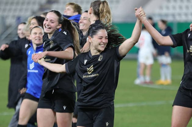 DFB-Pokal Frauen: FC Carl Zeiss Jena - SC Sand 1946; 11.03.26 Olivia Matilde Johansson Alcaide (9, Carl Zeiss Jena) jubelt mit ihrem Team. Freude, Emotionen, Sieg. Fußball, DFB-Pokal Frauen, Viertelfinale: FC Carl Zeiss Jena vs. SC Sand 1946 am 11.03.26 im Ernst-Abbe-Sportfeld ad hoc arena, Jena. DFL REGULATIONS PROHIBIT ANY USE OF PHOTOGRAPHS AS IMAGE SEQUENCES AND OR QUASI-VIDEO. Copyright: xBEAUTIFULxSPORTS JanxKaeferx