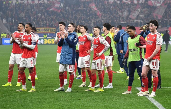 11.03.2026, xhbx, Fussball UEFA Champions League, Bayer 04 Leverkusen - FC Arsenal London v.l. Mannschaft, Spieler von Arsenal London FC nach Abpfiff bei den Fans, Declan Rice (Arsenal London FC) (DFL DFB REGULATIONS PROHIBIT ANY USE OF PHOTOGRAPHS as IMAGE SEQUENCES and or QUASI-VIDEO) Leverkusen