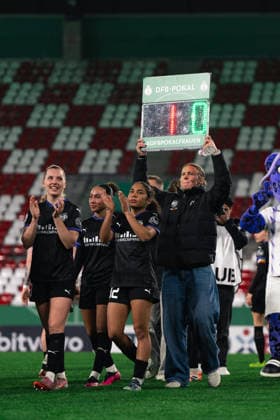SGS Essen players celebrating the win after the quarter final match of the DFB Pokal Frauen game between SGS Essen and SV Werder Bremen at Stadion an der Hafenstraße on March 11, 2026 in Essen, Germany Copyright: xLeoniexKiehlx xSPPx Sportspressphoto_SPR108128