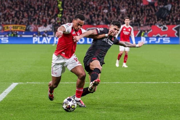 11.03.2026, Fussball, Achtelfinale der UEFA Champions League, Bayer 04 Leverkusen - Arsenal London, v. l. Jurrien Timber (Arsenal London) im Duell mit Exequiel Palacios (Bayer 04 Leverkusen). Leverkusen BayArena NRW Deutschland xRHR-FOTO DEx Copyright: DennisxEwert RHR-FOTOx RHR-FOTO DE