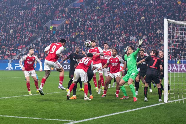 11.03.2026, Fussball, Achtelfinale der UEFA Champions League, Bayer 04 Leverkusen - Arsenal London, v. l. Gabriel Jesus (Arsenal London) kommt frei zum Kopfball, den Torwart Janis Blaswich (Bayer 04 Leverkusen) abwehren kann. Leverkusen BayArena NRW Deutschland xRHR-FOTO DEx Copyright: DennisxEwert RHR-FOTOx RHR-FOTO DE