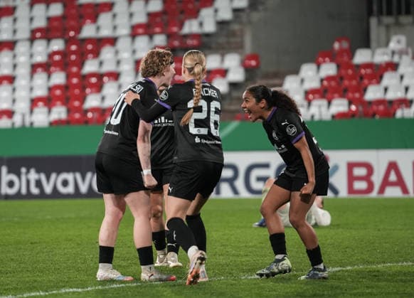 Deutschland: DFB-Pokal Frauen 2025 2026, SGS Essen vs SV Werder Bremen, Mittwoch 11.03.2026 Stadion an der Hafenstraße (Nordrhein-Westfalen, Deutschland) Freude SGS Essen nach dem Spiel Emotionen Sieger Jubel Copyright: xMerlexKölkingx