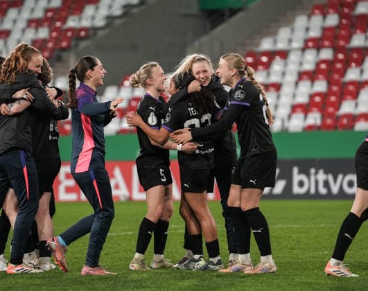 Deutschland: DFB-Pokal Frauen 2025 2026, SGS Essen vs SV Werder Bremen, Mittwoch 11.03.2026 Stadion an der Hafenstraße (Nordrhein-Westfalen, Deutschland) Freude SGS Essen nach dem Spiel Emotionen Sieger Jubel Copyright: xMerlexKölkingx