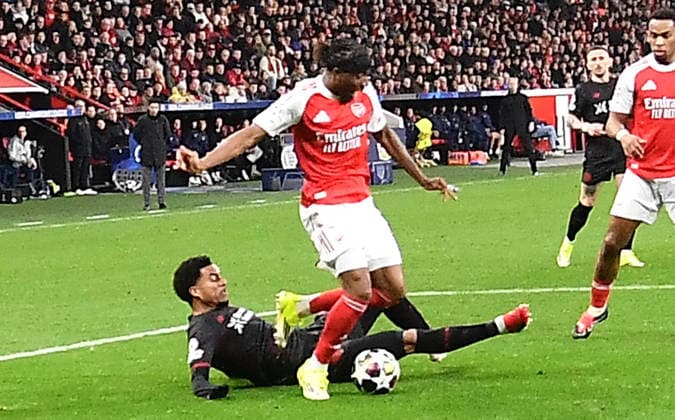 11.03.2026, xhbx, Fussball UEFA Champions League, Bayer 04 Leverkusen - FC Arsenal London v.l. Malik Tillman (Bayer Leverkusen), Noni Madueke (Arsenal London FC), Foul, welches zum Elfmetertor von Kai Havertz (Arsenal London FC) führte (DFL DFB REGULATIONS PROHIBIT ANY USE OF PHOTOGRAPHS as IMAGE SEQUENCES and or QUASI-VIDEO) Leverkusen
