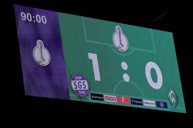 2026.03.11, Fußball, DFB-Pokal Frauen, SGS Essen - SV Werder Bremen, Viertelfinale, Stadion an der Hafenstraße, Damen, Saison 2025 2026: Anzeigetafel mit Endstand 1:0 DFB regulations prohibit any use of photographs as image sequences and or quasi-video. Nordrhein-Westfalen Deutschland