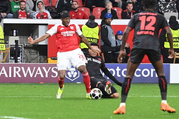 Nach diesem Foul von Malik TILLMAN (LEV) an Noni MADUEKE (Arsenal) gibt Schiedsrichter Halil Umut MELER (TUR) einen Elfmeter, Fussball Champions League, Achtelfinale, Bayer 04 Leverkusen (LEV) - FC Arsenal London (ARS) 1-1 am 11.03.2026 in Leverkusen Deutschland. UEFA regulations prohibit any use of photographs as image sequences and or quasi-video Â