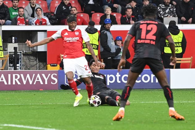 Nach diesem Foul von Malik TILLMAN (LEV) an Noni MADUEKE (Arsenal) gibt Schiedsrichter Halil Umut MELER (TUR) einen Elfmeter, Fussball Champions League, Achtelfinale, Bayer 04 Leverkusen (LEV) - FC Arsenal London (ARS) 1-1 am 11.03.2026 in Leverkusen Deutschland. UEFA regulations prohibit any use of photographs as image sequences and or quasi-video Â