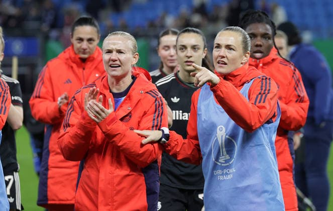 Pernille Harder (FC Bayern Muenchen) und Magdalena Eriksson (FC Bayern Muenchen) feiern den Sieg Fussball, Saison 2025 2026, Frauen, DFB Pokal, Viertelfinale, Volksparkstadion Hamburg, Hamburger SV gegen FC Bayern Muenchen, 0-3 DFL REGULATIONS PROHIBIT ANY USE OF PHOTOGRAPHS AS IMAGE SEQUENCES AND OR QUASI-VIDEO.