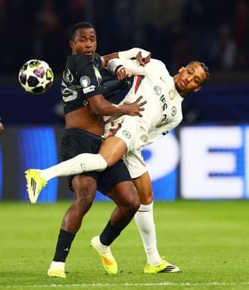 Joao Pedro of Chelsea and William Pacho of Paris Saint-Germain. Paris Saint-Germain v Chelsea, UEFA Champions League, Round of 16, First Leg, Football, Parc des Princes, Paris, France - 11 Mar 2026Paris Parc des Princes France EDITORIAL USE ONLY No use with unauthorised audio, video, data, fixture lists, club league logos or live services. Online in-match use limited to 120 images, no video emulation. No use in betting, games or single club league player publications. Copyright: xJamesxMarsh Shutterstockx 16746728bb
