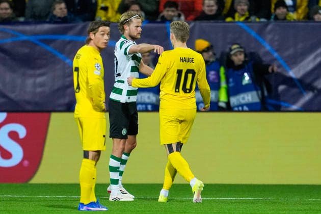 Football, Champions League 2025 2026 Bodo Glimt Sporting Lisbon Bodo, Norway 20260311 Sportings Morten Hjulmand, Bodo Glimts Patrick Berg left and Jens Petter Hauge right during the Champions League football match between Bodo Glimt and Sporting Lisbon at Aspmyra Stadium Photo Fredrik Varfjell NTB Bodo Norway EDITORIAL USE ONLY RESTRICTED USE FOR BETTING COMPANIES  Copyright: xFredrikxVarfjellx xNTBx