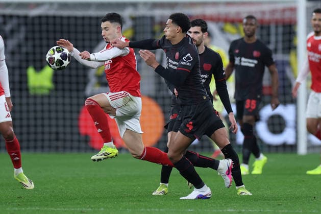 GER, UEFA CL, Achtelfinale, Bayer 04 Leverkusen (GER) vs. FC Arsenal (ENG), 11.03.2026, BayArena, Leverkusen, GER, UEFA CL, Achtelfinale, Bayer 04 Leverkusen (GER) vs. FC Arsenal (ENG), , im Bild: Martin Terrier (Leverkusen 11), im Zweikampf gegen Gabriel Martinelli (FC Arsenal 11), Jarell Quansah (Leverkusen 4),