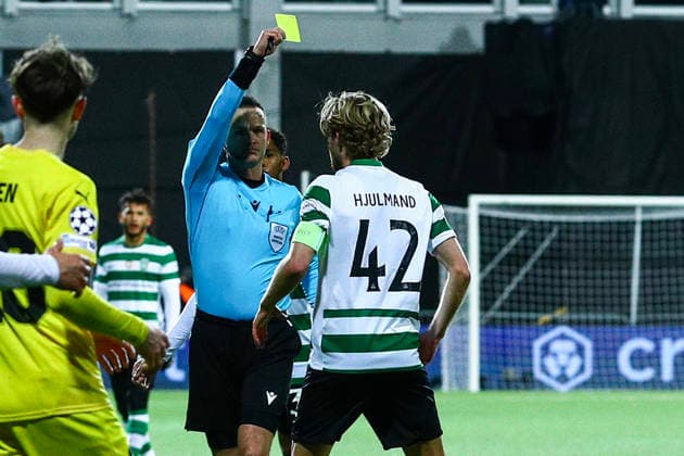Football, Champions League 2025 2026 Bodo Glimt Sporting Lisbon Bodo 20260311 Sportings Morten Hjulmand receives a yellow card during the Champions League football match between Bodo Glimt and Sporting Lisbon at Aspmyra Stadium Photo Mats Torbergsen NTB Bodo Norway EDITORIAL USE ONLY RESTRICTED USE FOR BETTING COMPANIES  Copyright: xMatsxTorbergsenx xNTBx