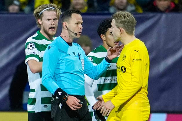 Football, Champions League 2025 2026 Bodo Glimt Sporting Lisbon Bodo, Norway 20260311 Sportings Morten Hjulmand, Bodo Glimts Patrick Berg left and Jens Petter Hauge right during the Champions League football match between Bodo Glimt and Sporting Lisbon at Aspmyra Stadium Photo Fredrik Varfjell NTB Bodo Norway EDITORIAL USE ONLY RESTRICTED USE FOR BETTING COMPANIES  Copyright: xFredrikxVarfjellx xNTBx