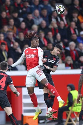 GER, UEFA CL, Achtelfinale, Bayer 04 Leverkusen (GER) vs. FC Arsenal (ENG), 11.03.2026, BayArena, Leverkusen, GER, UEFA CL, Achtelfinale, Bayer 04 Leverkusen (GER) vs. FC Arsenal (ENG), , Kopfballduell zwischen Eberechi Eze (FC Arsenal 10), Martin Terrier (Leverkusen 11),