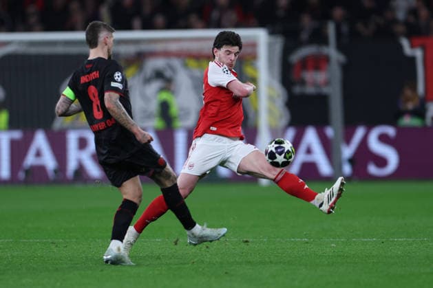 GER, UEFA CL, Achtelfinale, Bayer 04 Leverkusen (GER) vs. FC Arsenal (ENG), 11.03.2026, BayArena, Leverkusen, GER, UEFA CL, Achtelfinale, Bayer 04 Leverkusen (GER) vs. FC Arsenal (ENG), , im Bild: Robert Andrich (Leverkusen 8), im Zweikampf gegen Declan Rice (FC Arsenal 41),