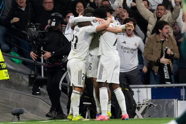 Real Madrid C.F. v Manchester City - UEFA Champions League 2025 26 Round of 16 First Leg match Real Madrid C.F. v Manchester City - UEFA Champions League 2025 26 Round of 16 First Leg match Federico Valverde of Real Madrid (C) celebrates his during the UEFA Champions League 2025 26 Round of 16 First Leg match between Real Madrid and Manchester City at Estadio Santiago Bernabeu on March 11, 2026 in Madrid, Spain. Madrid Madrid Spain Real Madrid C.F. v Manchester City - UEFA Champions League 2025 Copyright: xALEJANDROxMATIASx