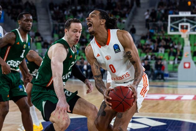 GER, BKT EuroCup, Saison 2025 2026, Achteffinale, Cedevita Olimpija Ljubljana- Niners Chemnitz 11.03.2026, Arena Stozice, Ljubljana, GER, BKT EuroCup, Saison 2025 2026, Achteffinale, Cedevita Olimpija Ljubljana- Niners Chemnitz Kevin Yebo (Niners Chemnitz, 0), David Skara (Cedevita Olimpija Ljubljana 24) Foto Alexander Trienitz Ljubljana Arena Stozice Slowenien
