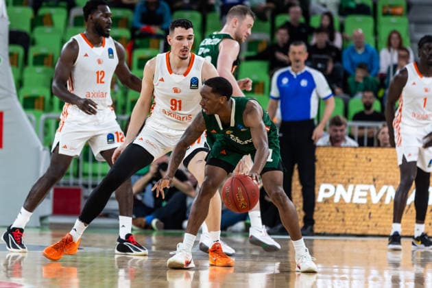 GER, BKT EuroCup, Saison 2025 2026, Achteffinale, Cedevita Olimpija Ljubljana- Niners Chemnitz 11.03.2026, Arena Stozice, Ljubljana, GER, BKT EuroCup, Saison 2025 2026, Achteffinale, Cedevita Olimpija Ljubljana- Niners Chemnitz Umoja Gibson (Cedevita Olimpija Ljubljana 1), Yordan Minchev (Niners Chemnitz, 91) Foto Alexander Trienitz Ljubljana Arena Stozice Slowenien