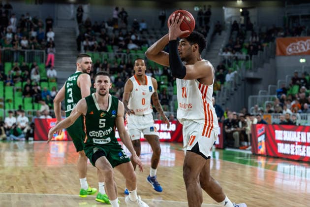 GER, BKT EuroCup, Saison 2025 2026, Achteffinale, Cedevita Olimpija Ljubljana- Niners Chemnitz 11.03.2026, Arena Stozice, Ljubljana, GER, BKT EuroCup, Saison 2025 2026, Achteffinale, Cedevita Olimpija Ljubljana- Niners Chemnitz Kostja Mushidi (Niners Chemnitz, 11), Aleksej Nikolic (Cedevita Olimpija Ljubljana 5) Foto Alexander Trienitz Ljubljana Arena Stozice Slowenien