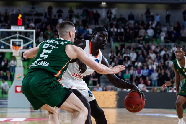 GER, BKT EuroCup, Saison 2025 2026, Achteffinale, Cedevita Olimpija Ljubljana- Niners Chemnitz 11.03.2026, Arena Stozice, Ljubljana, GER, BKT EuroCup, Saison 2025 2026, Achteffinale, Cedevita Olimpija Ljubljana- Niners Chemnitz Aher Uguak (Niners Chemnitz, 1), Aleksej Nikolic (Cedevita Olimpija Ljubljana 5) Foto Alexander Trienitz Ljubljana Arena Stozice Slowenien