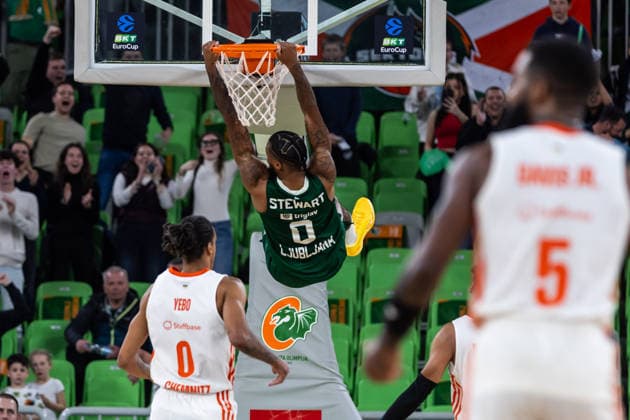 GER, BKT EuroCup, Saison 2025 2026, Achteffinale, Cedevita Olimpija Ljubljana- Niners Chemnitz 11.03.2026, Arena Stozice, Ljubljana, GER, BKT EuroCup, Saison 2025 2026, Achteffinale, Cedevita Olimpija Ljubljana- Niners Chemnitz Dj Stewart (Cedevita Olimpija Ljubljana 0) mit einem Dunk Foto Alexander Trienitz Ljubljana Arena Stozice Slowenien