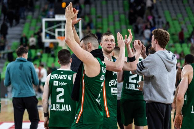 GER, BKT EuroCup, Saison 2025 2026, Achteffinale, Cedevita Olimpija Ljubljana- Niners Chemnitz 11.03.2026, Arena Stozice, Ljubljana, GER, BKT EuroCup, Saison 2025 2026, Achteffinale, Cedevita Olimpija Ljubljana- Niners Chemnitz Rok Radovic (Cedevita Olimpija Ljubljana 3) bedankt sich bei den Fans Foto Alexander Trienitz Ljubljana Arena Stozice Slowenien