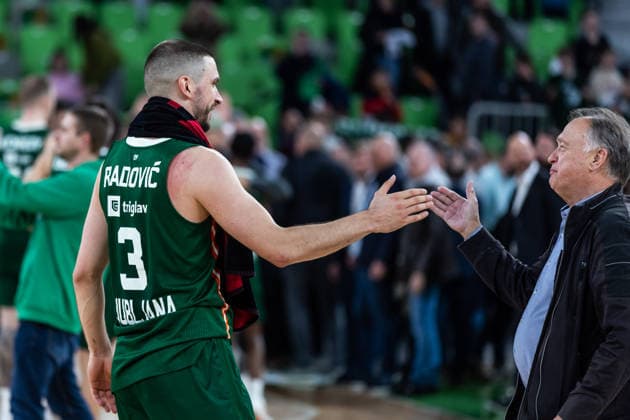 GER, BKT EuroCup, Saison 2025 2026, Achteffinale, Cedevita Olimpija Ljubljana- Niners Chemnitz 11.03.2026, Arena Stozice, Ljubljana, GER, BKT EuroCup, Saison 2025 2026, Achteffinale, Cedevita Olimpija Ljubljana- Niners Chemnitz Rok Radovic (Cedevita Olimpija Ljubljana 3) bedankt sich bei den Fans Foto Alexander Trienitz Ljubljana Arena Stozice Slowenien