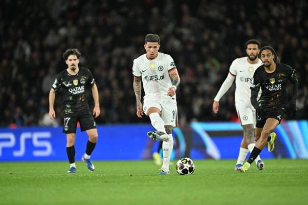 PSG v Chelsea - UEFA Champions League PARIS, FRANCE - MARCH 11: Enzo Fernandez (8) of Chelsea in action during the UEFA Champions League 2025 26 Round of 16 First Leg match between Paris Saint-Germain FC and Chelsea FC at Parc des Princes in Paris, France on March 11, 2026. Mustafa Yalcin Anadolu Paris France. Editorial use only. Please get in touch for any other usage.  Copyright: x2026xAnadoluxMustafaxYalcinx