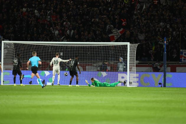 March 11, 2026, Paris, Ile-De-France, France: MALO GUSTO of Chelsea scores his side s first goal and equalizer in the UEFA Champions League 2025 26 Round of 16 Leg 1 of 2 game between PARIS SAINT-GERMAIN (PSG) and CHELSEA FC at the Parc des Princes Stadium in Paris, France. Soccer 2026: Champions League: PSG : Chelsea  - ZUMAc179 20260311_zep_c179_014 Copyright: xMickaelxChavetx