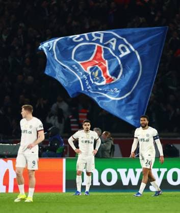 Chelsea players look dejected. Paris Saint-Germain v Chelsea, UEFA Champions League, Round of 16, First Leg, Football, Parc des Princes, Paris, France - 11 Mar 2026Paris Parc des Princes France EDITORIAL USE ONLY No use with unauthorised audio, video, data, fixture lists, club league logos or live services. Online in-match use limited to 120 images, no video emulation. No use in betting, games or single club league player publications. Copyright: xJamesxMarsh Shutterstockx 16746728dk