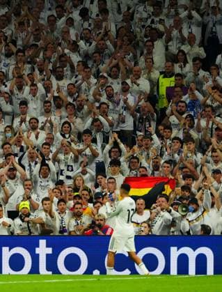 Home fans applaud Trent Alexander-Arnold of Real Madrid after he was substituted late on Real Madrid v Manchester City, UEFA Champions League, Round of 16, First Leg, Football, Bernabeu, Madrid, Spain - 11 Mar 2026Madrid Bernabeu Spain EDITORIAL USE ONLY No use with unauthorised audio, video, data, fixture lists, club league logos or live services. Online in-match use limited to 120 images, no video emulation. No use in betting, games or single club league player publications. Copyright: xJavierxGarcia Shutterstockx 16746741bd
