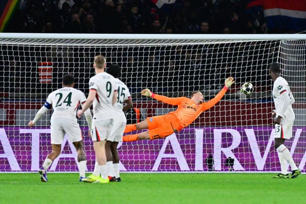 FOOTBALL : PSG vs Chelsea - Ligue des Champions - 11 03 2026 Khvicha Kvaratskhelia of Paris Saint Germain ( not in frame ) scores a goal against Goalkeeper Filip Jorgensen of Chelsea during the UEFA Champions League match between Paris Saint Germain and Chelsea FC at Parc Des Princes on March 11 , 2026 in Paris, France. ( Photo by Federico Pestellini PsnewZ ) ParisFrance  Copyright: xFedericoxPestellinix