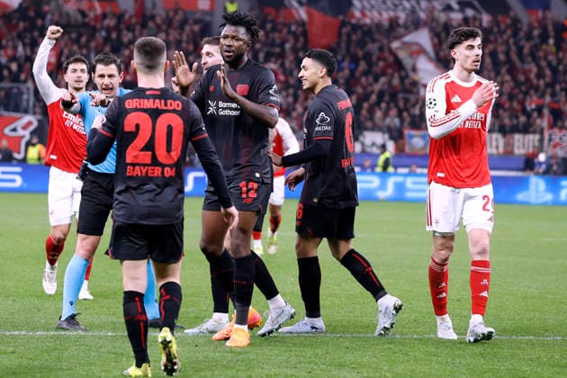 MELER Unmut Schiedsrichter TUR zeigt auf den 11m Punkt rechts HAVERTZ Kai Team Arsenal FC UEFA Championsleague Saison 2025 - 2026 Achtelfinale Spiel Bayer 04 Leverkusen - Arsenal FC am 11.03. 2026 in Leverkusen DFL REGULATIONS PROHIBIT ANY USE OF PHOTOGRAPHS as IMAGE SEQUENCES and or QUASI-VIDEO Copyright: xLacixPerenyix