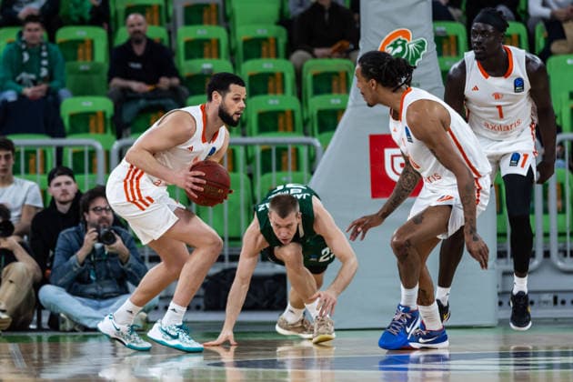 GER, BKT EuroCup, Saison 2025 2026, Achteffinale, Cedevita Olimpija Ljubljana- Niners Chemnitz 11.03.2026, Arena Stozice, Ljubljana, GER, BKT EuroCup, Saison 2025 2026, Achteffinale, Cedevita Olimpija Ljubljana- Niners Chemnitz Jordan Schakel (Niners Chemnitz, 8), Ognjen Jaramaz (Cedevita Olimpija Ljubljana 25)) Foto Alexander Trienitz Ljubljana Arena Stozice Slowenien